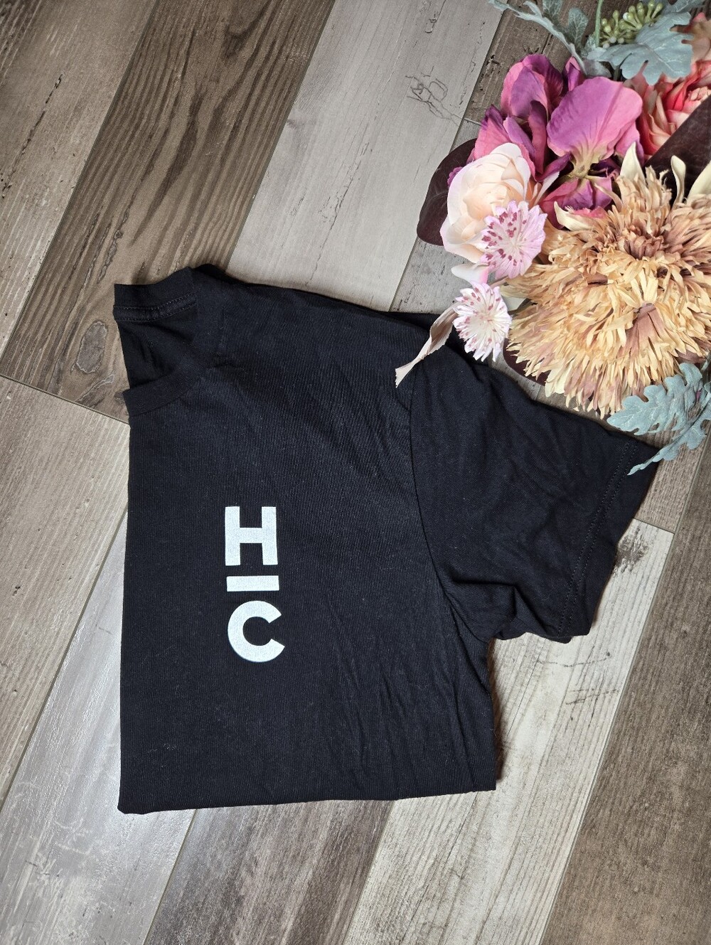 Hope City NWA “We’re All in the Same Boat” Graphic Tee – Women’s Medium